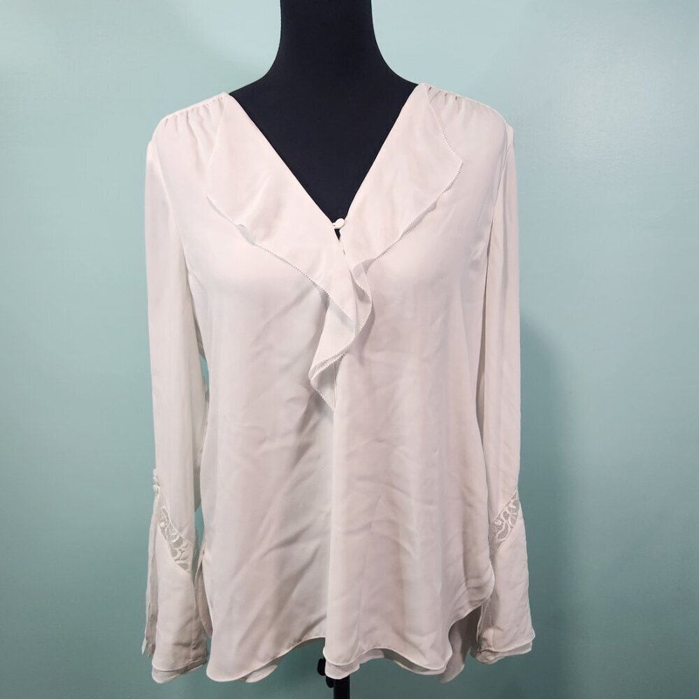 Flared Sleeves White House Black Market Shirt
Lot I